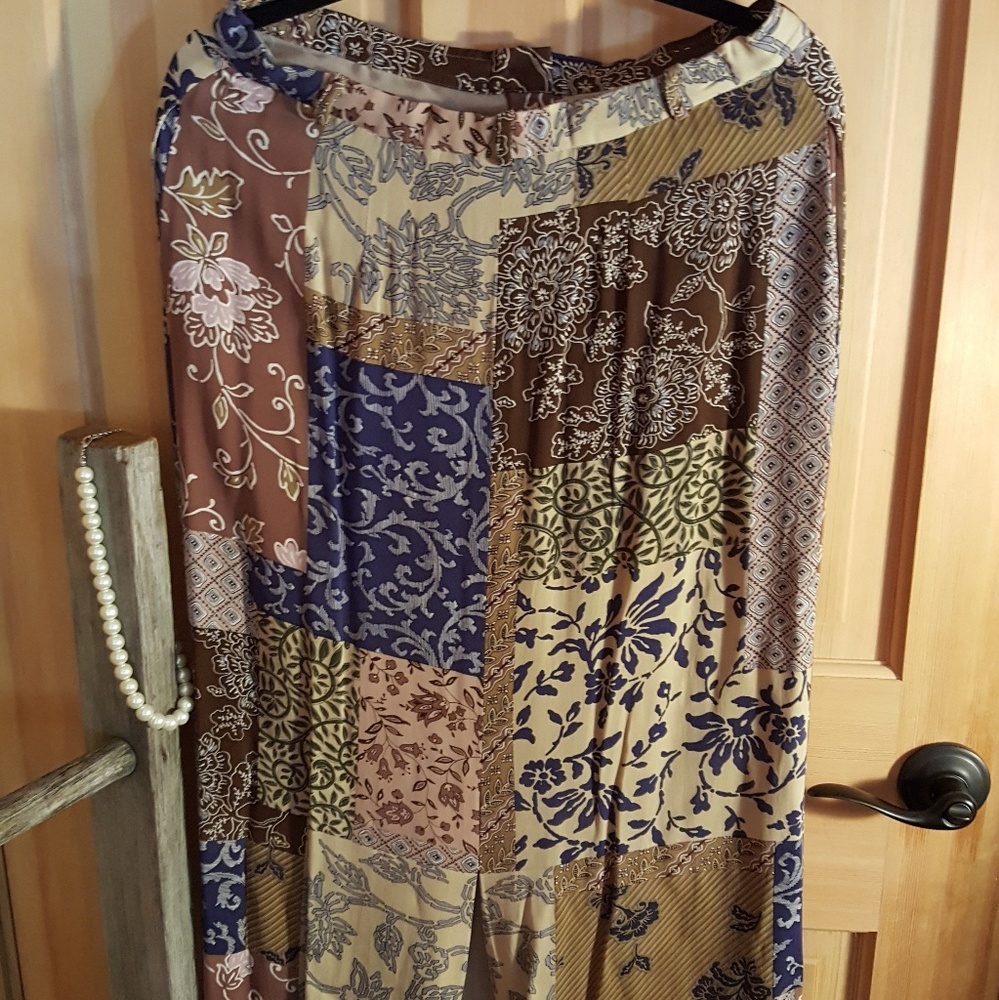 Beautiful patchwork design J. Jill. Midi skirt.